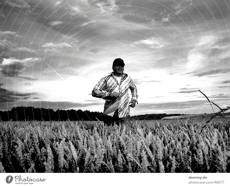 He's coming II Man Würzburg Field Shirt T-shirt Black White Clouds Thomas dommy Walking Running Laughter cappy Grain Harvest Joy