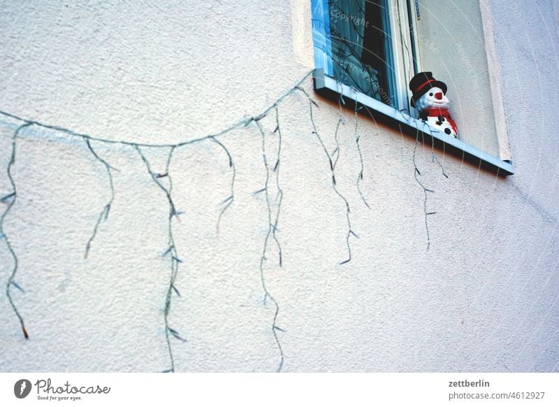 Fairy lights with snowman Old building on the outside Fire wall Facade Window House (Residential Structure) Courtyard Interior courtyard downtown Wall (barrier)