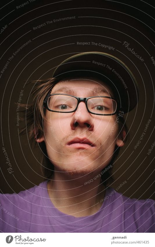 What do I see? Young man Youth (Young adults) Face 18 - 30 years Adults T-shirt Eyeglasses Cap Looking into the camera Worm's-eye view Violet Eating Funny