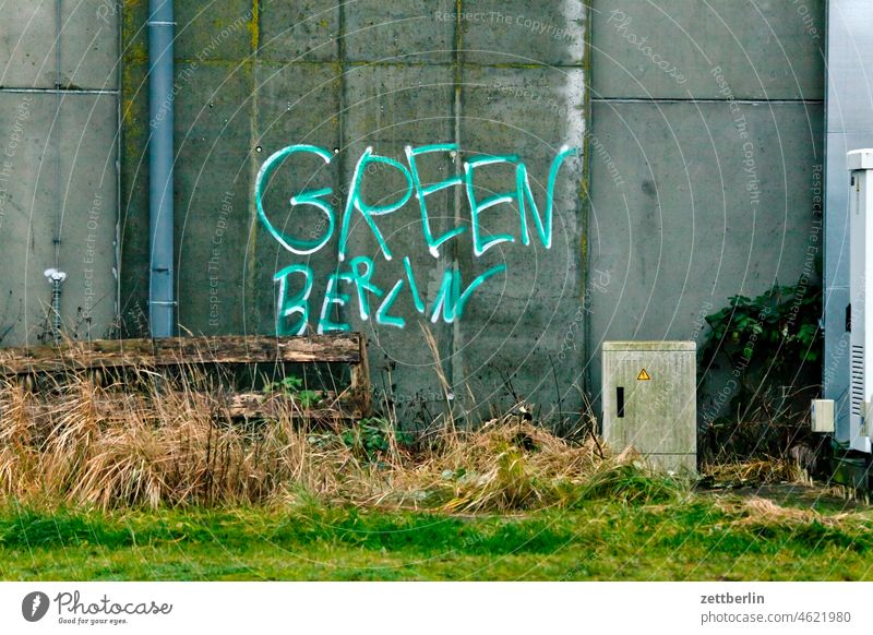 Green Berlin Remark embassy Colour sprayed graffiti Grafitto Message Slogan tagg Tagging (graffiti) writing Wall (barrier) message Damage to property policy