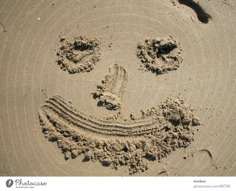 Face 1 Beach Grinning Grain Laughter Sand Painting (action, work) Feet Eyes Mouth Nose Dig Sand painting