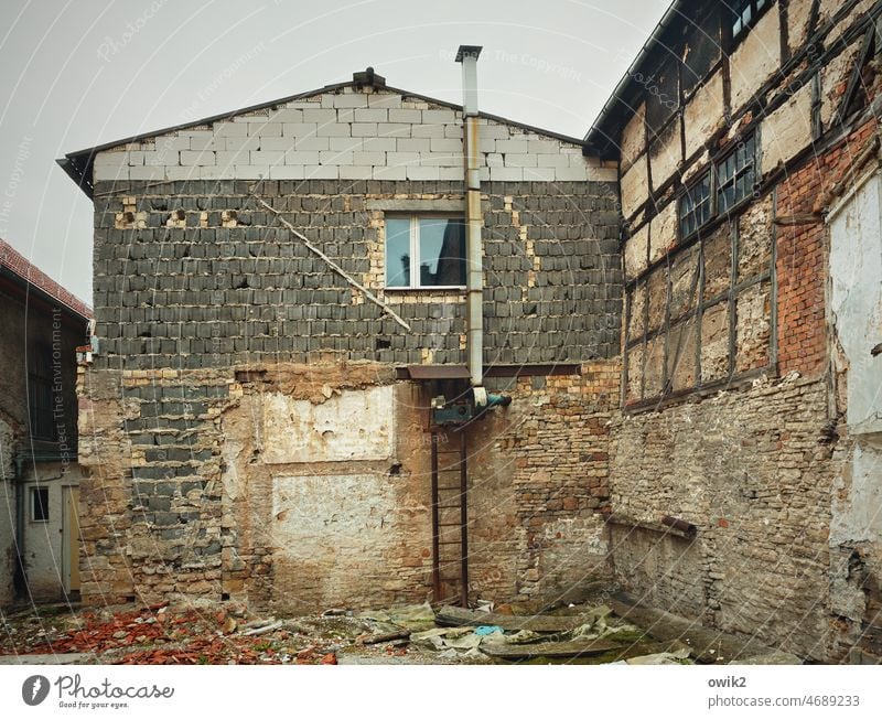 wreck Demolition house Wall (building) House (Residential Structure) Facade Old Building Detached house Living or residing Wall (barrier) Window Exterior shot