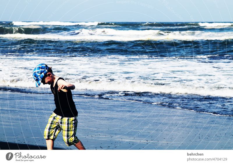 laugh tortuguero Landscape Child Trip Boy (child) Beautiful weather Tourism Infancy Freedom Contrast Far-off places Ocean Swimming & Bathing Walking Horizon Sky