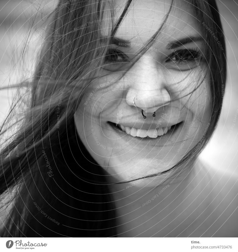 laugh Looking into the camera Front view portrait Deep depth of field Close-up Exterior shot Wind Ease Concentrate Inspiration Emotions Experience Interest