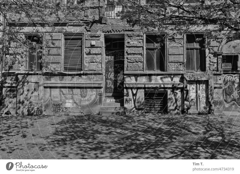 an old house in Prenzlauer Berg Berlin bnw b/w unrefurbished Capital city Deserted Black & white photo Downtown Town Day Exterior shot Old town Architecture