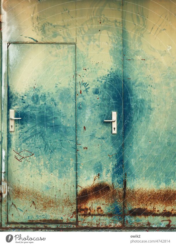 Touched a thousand times Tin Goal door tapped Opposite metal gate two Door handles Surface Colour photo worn-out Detail Close-up Old Deserted