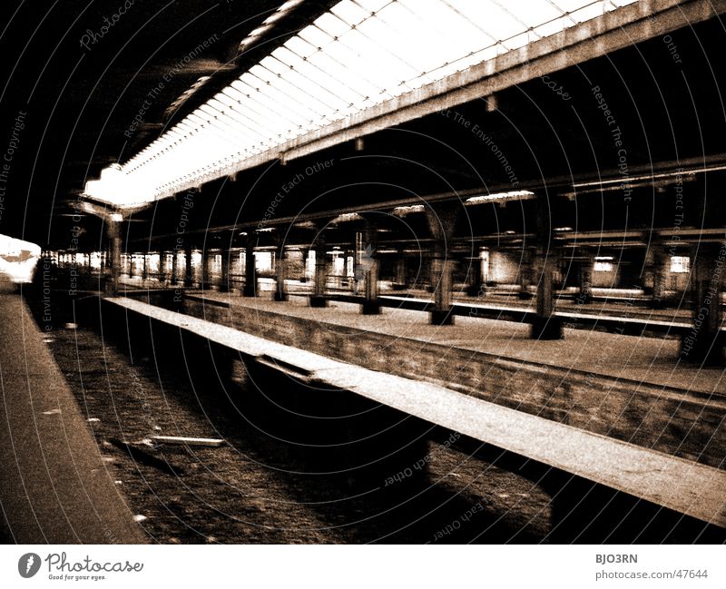 the lost #04 Factory Building Dark Creepy Loneliness Wall (barrier) Exterior shot Railroad tracks Platform Train station güthernahnhof vacant Column