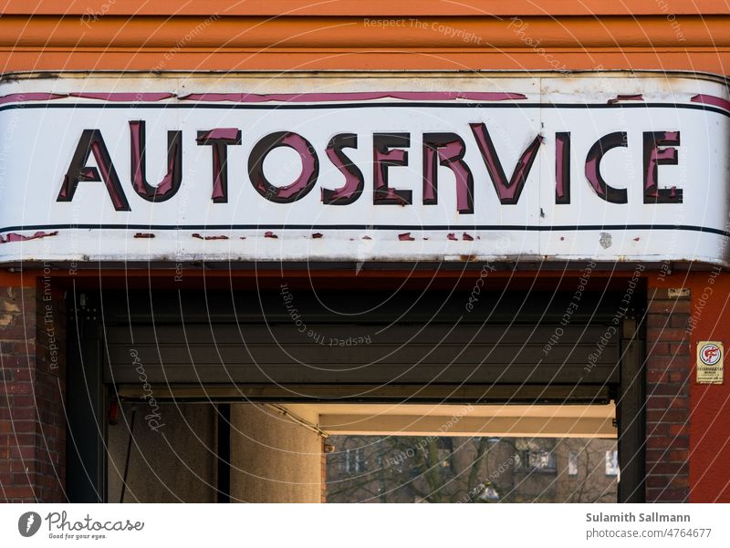 Car service work Sign Old car service Retro sign writing symbol Text typography Past Weathered Vintage vintage Old fashioned peeled off lettering KFZ workshop