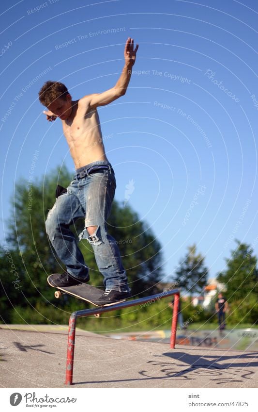 time to skate Skateboarding Summer Man Action Sports Extreme Sky Sports ground Parkour Dangerous Extreme sports Youth (Young adults) Blue sky Men Funsport Guy