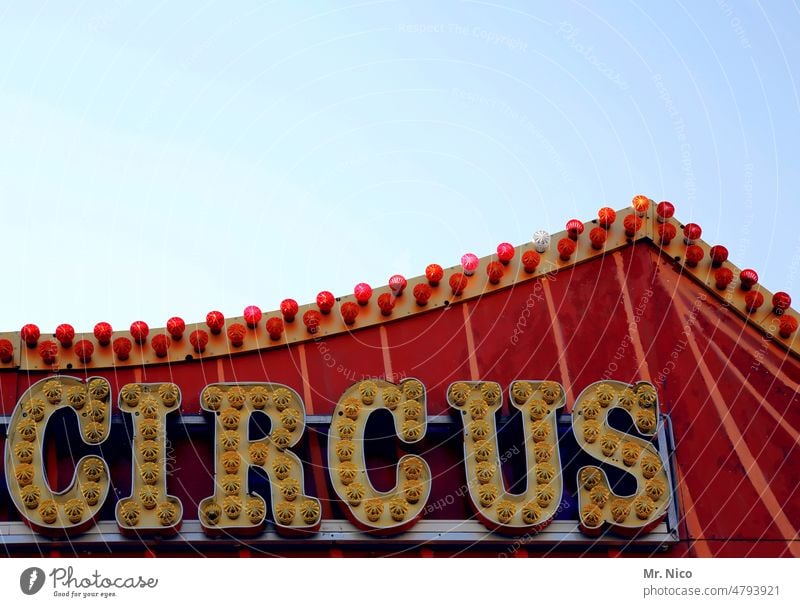 circus Circus tent cirques Fairs & Carnivals Traveling circus Event Sky Entertainment Characters Signs and labeling Typography Dream world Culture Enthusiasm