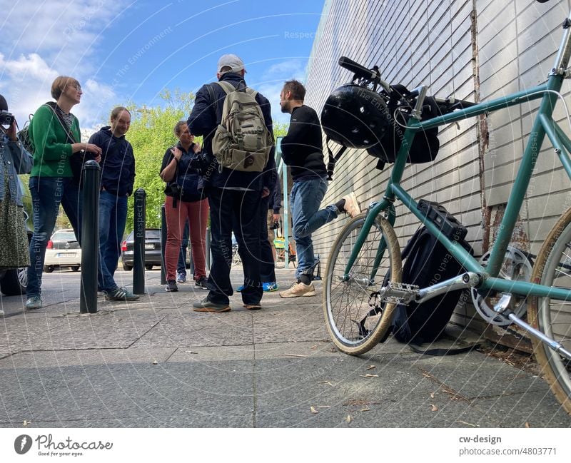 [hansa BER 2022] persons meetings hansaplatz Bicycle people