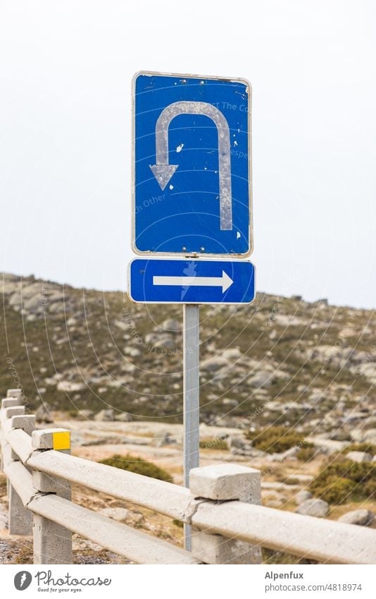 groundbreaking Direction Signs and labeling Orientation Arrow Signage Turn off Right Left Trend-setting Road marking Navigation Lanes & trails Clue