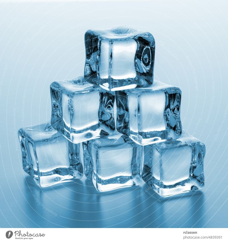 This partially frozen ice cube : r/mildlyinteresting