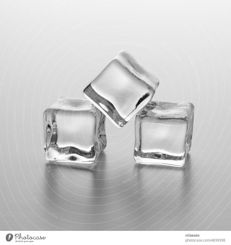 https://www.photocase.com/photos/4839398-heap-of-clear-ice-cubes-frozen-freeze-cold-cool-photocase-stock-photo-large.jpeg