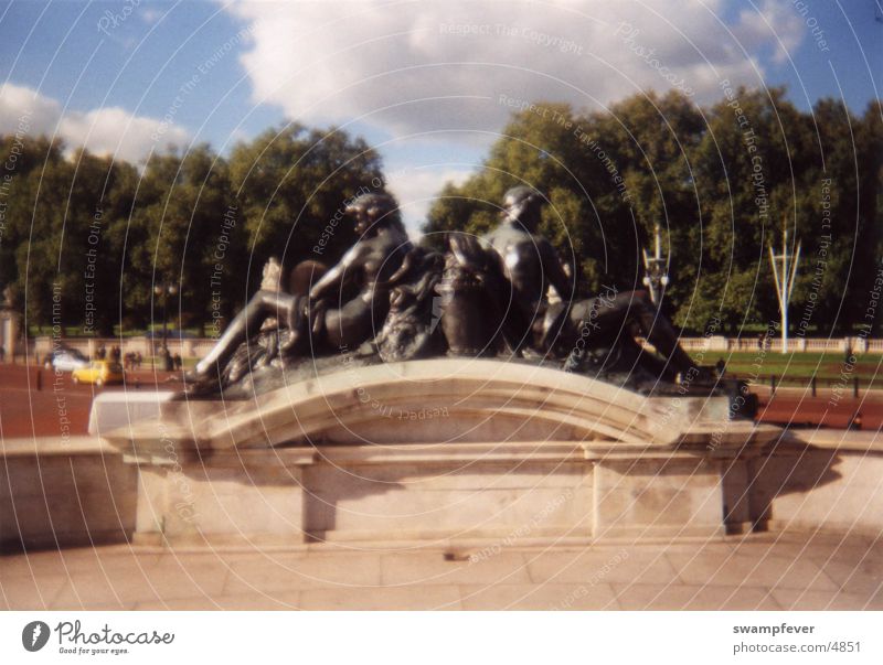 statues London Buckingham Palace Statue Park