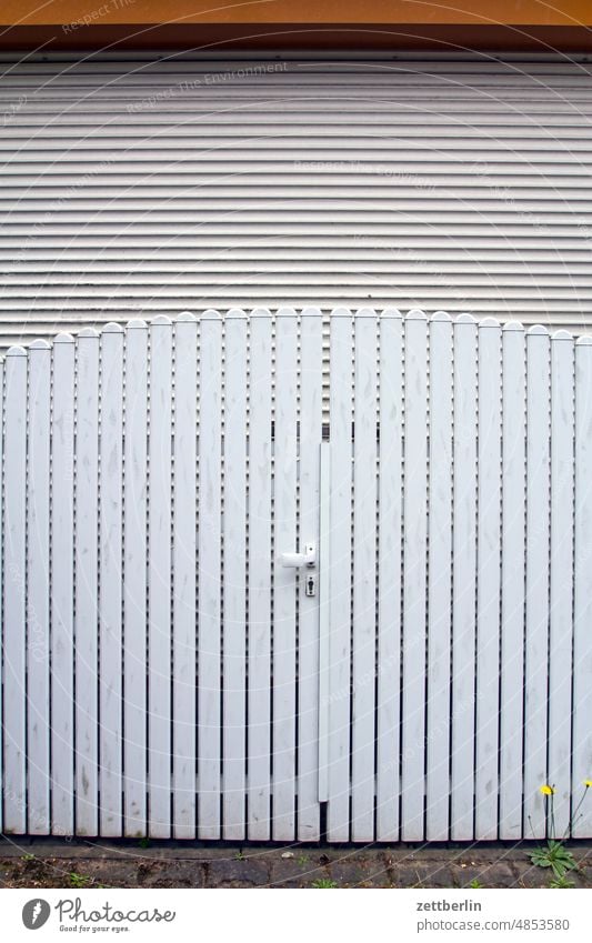 Gate before roller blind door Goal Entrance Access Venetian blinds Roller blind Garage door garage entrance double Safety Closed locked Fence lattice fence