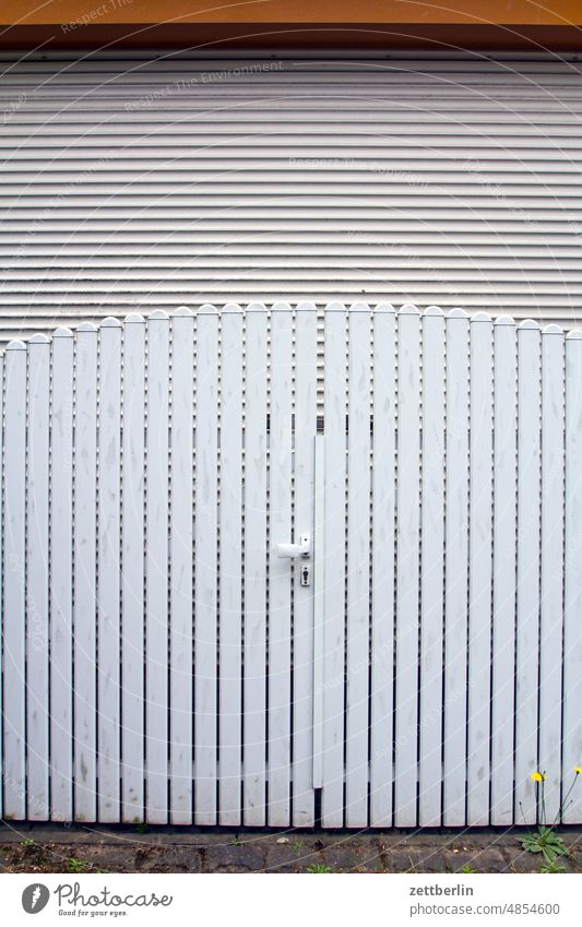 door and gate Goal Entrance Access Venetian blinds Roller blind Garage door double garage entrance Safety Closed locked Fence lattice fence Berlin Office