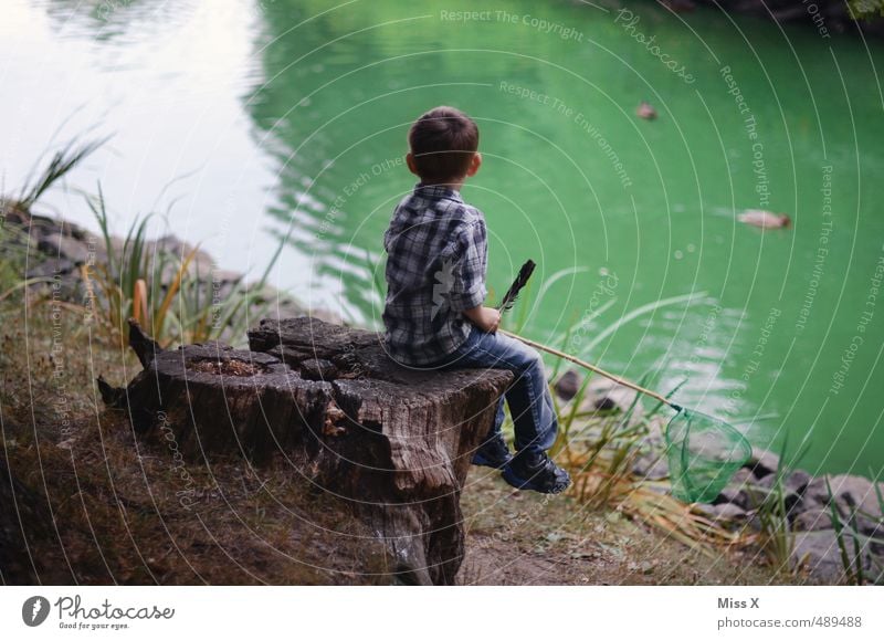 fish Leisure and hobbies Playing Children's game Trip Adventure Human being Masculine Boy (child) 1 3 - 8 years Infancy Nature Coast Lakeside Pond Sit Wait