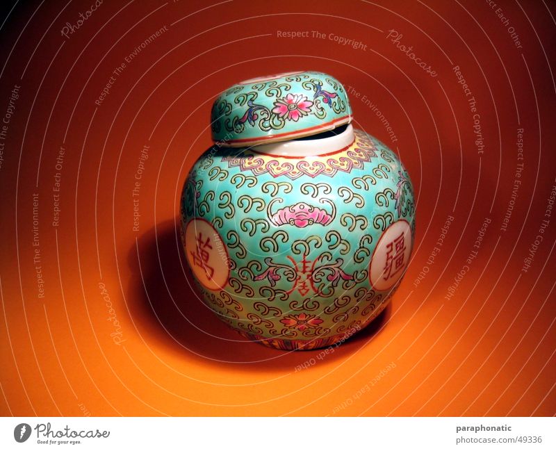 Chinese vase China China vase Vase Containers and vessels Urn Photographic table Interior shot Gully Orange in front of orange background Exceptional