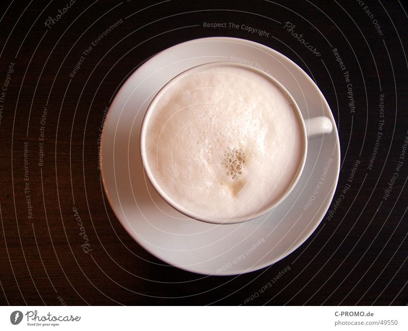 Coffee with milk I :: Café au lait I Hot Delicious Drinking Beverage Break Cup Brown White Wood Table Foam Completed Bird's-eye view Wood flour Gastronomy