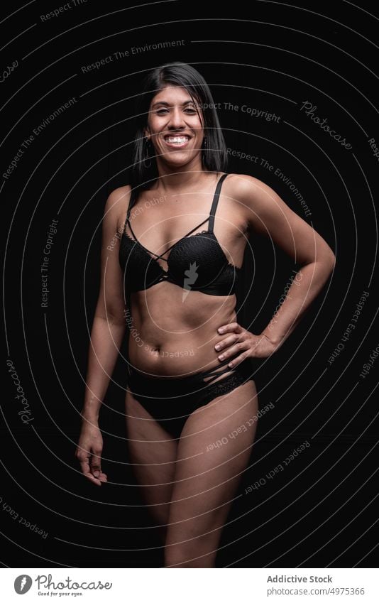 Foto de overweight female body, full length portrait. posing in