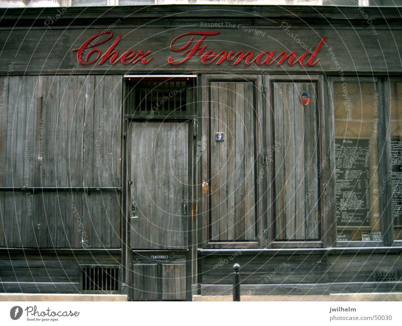 Closed restaurant in Paris Restaurant Chez Fernand Red Wood Dark Brown France Loneliness Individual Characters fermé Calm