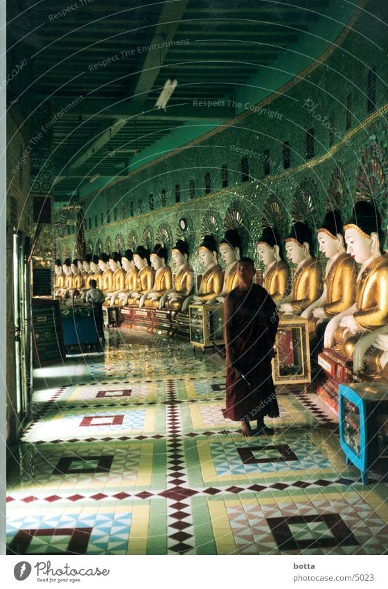 Aupßerirdisch Earthly Myanmar Asia Temple Green Human being Americas Monk Cloister? Gold