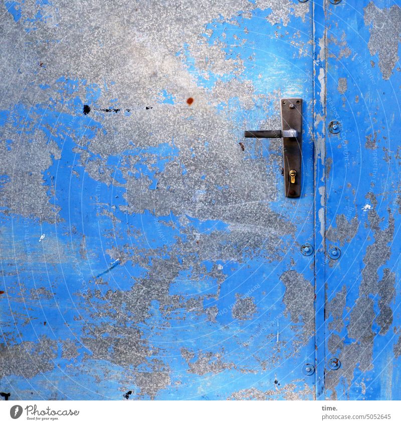 Entrees (55) door Blue door handle Old Metal Colour worn-out Trashy locked Front door Door handle Safety Door lock Detail Entrance Structures and shapes shine