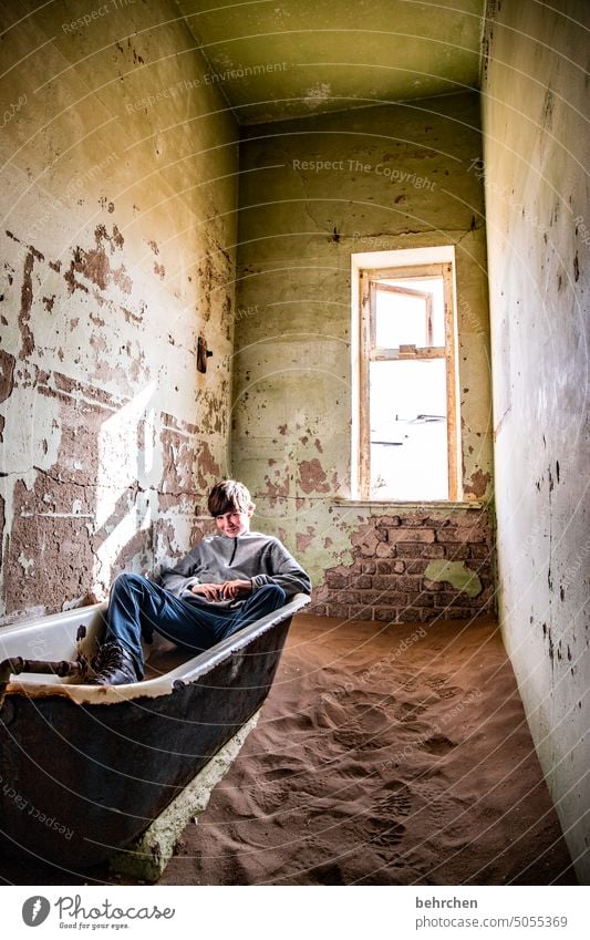 clean Bathtub Old Broken corrupted Force of nature House (Residential Structure) decay Boy (child) Infancy Child Sand Luderitz Climate change Ruin Light Shadow