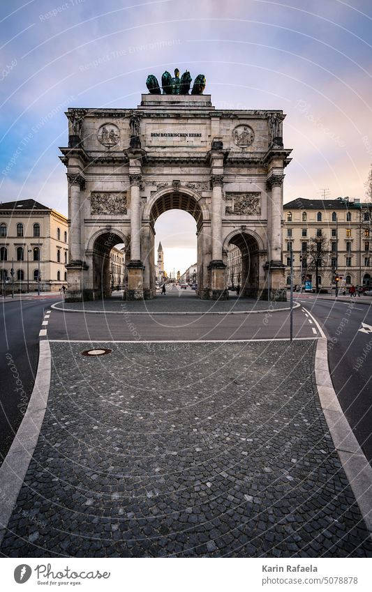 Siegestor Munich at sunset Victory Gate Sunset Sky Exterior shot Architecture Colour photo Evening Town Landmark Twilight Manmade structures Building