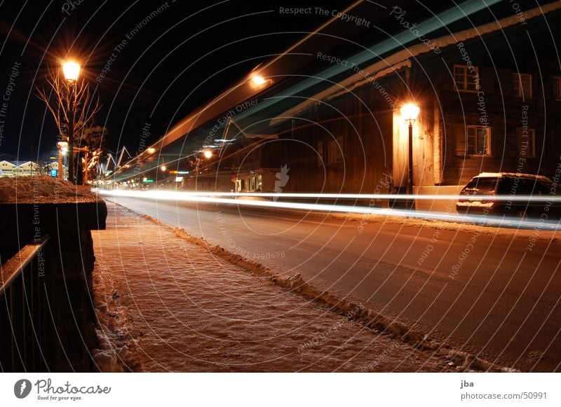 long-term exposure Long exposure Light Mail van Street lighting Sidewalk House (Residential Structure) Wall (barrier) Winter Cold Strip of light Gstaad