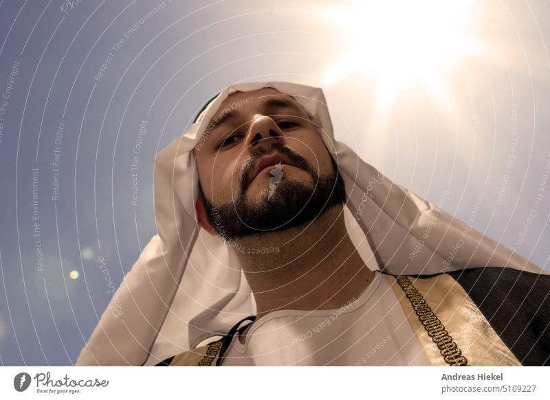 Arab sheikh backlight Sheik Arabia salman I am Facial hair Arabien Rich Money Cooking oil oil sheikh Arrogance Gold King ruler Monarch butterfly Allah