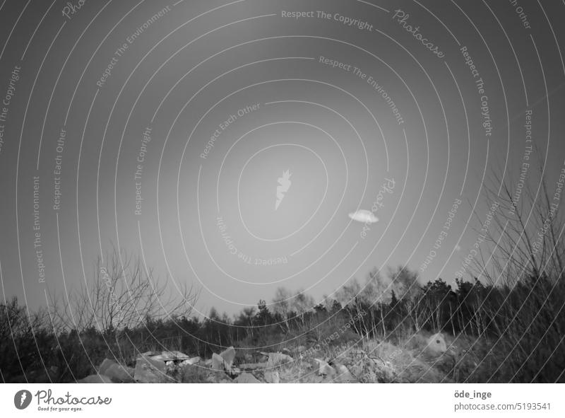 Flying saucer UFO Extraterrestrial being alien Mystic cryptic Science Fiction fake Eerie Unidentified flying object Gray Plate Saucer UFO sighting Aircraft