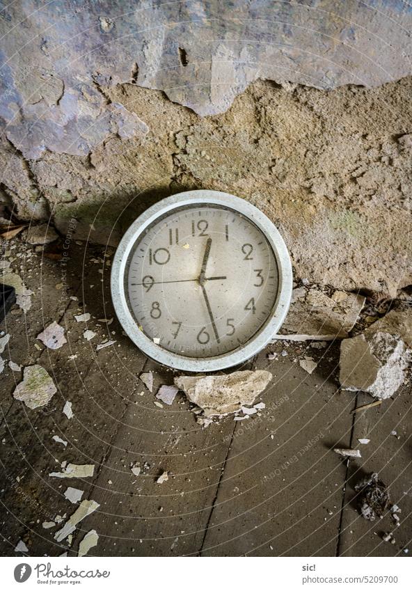 Clock, stopped, in ruin clock hands Time Ruin Numbers figures Wall (building) floor Past Old Clock face Haste Prompt Point in time Alarm clock Timetable