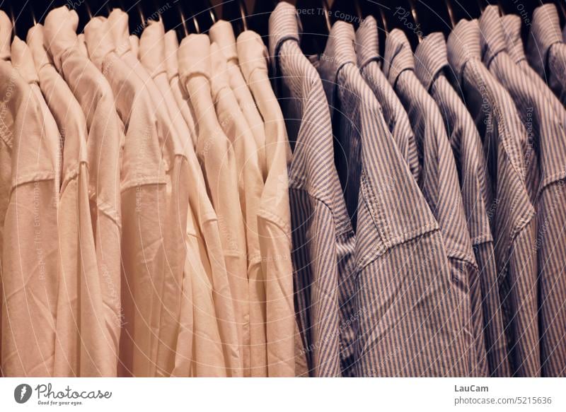 Just hang out - shirts in rank and file Shirts hangers Hang Arrangement Clothing Hanger Hallstand Closet garments Unpressed Fashion Menswear Casual shirt