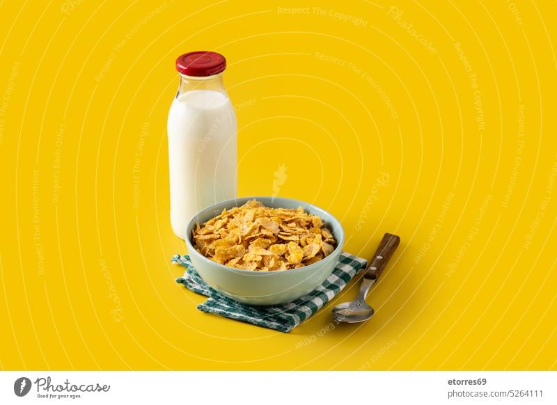 Free Photo  Pouring milk from a bottle to bowl of cereals