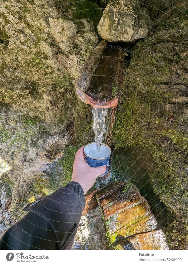 No one has to die of thirst in the Kundler Klamm gorge in Austria. A small metal blue cup is attached to the stone with a chain. A cold, clear spring bubbles out of the stone. My hand holds the cup and lets it run full.