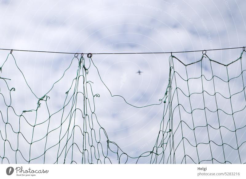 Mainfux-UT | Inbound lane Net Ball catching net Hollow Airplane Sky Clouds aviator distance Broken Rope Hang Aviation Flying Tall Above Blue Gray White Small