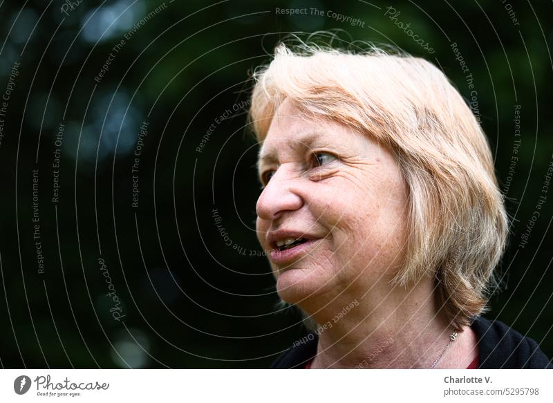 Mainfux | Confident Human being Woman cheerful portrait portrait of a woman Wearer of glasses Joy Feminine Face naturally Authentic Joie de vivre (Vitality)