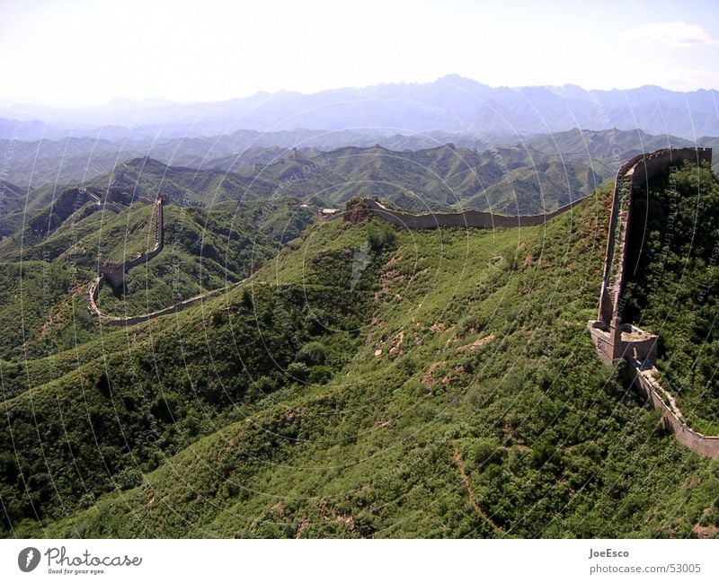 chinese wall Far-off places Mountain Forest Wall (barrier) Wall (building) Large China Great wall Vantage point Border Far East Asia wonder of the world