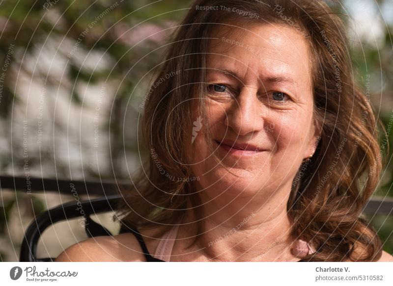 Mainfux I Happy and relaxed portrait Woman person Human being Head portrait of a woman long hair Exterior shot fortunate Beautiful weather smilingly Smiling