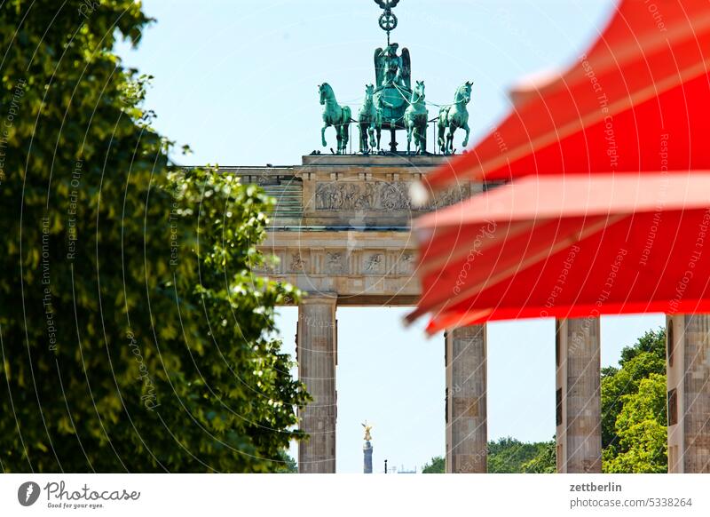 Brandenburger Tor, Siegessäule, Imbissbude architektur berlin brandenburger tor büro city deutschland fassade fenster froschperspektive gebäude hauptstadt haus