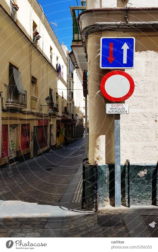 Through this hollow alley II ...... | Old Town of Cádiz Spain Cadiz Old town Tourism Historic Vacation & Travel Summer Narrow aberrant lines Mediterranean