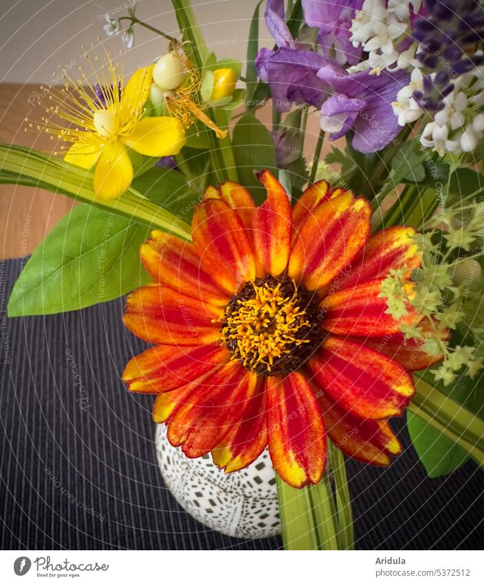 Small colorful garden flowers bouquet on dining table No. 2 Bouquet Ostrich Flower Blossom Decoration Interior shot Table Dinner table Living room Dining room