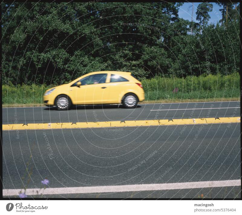 road median yellow