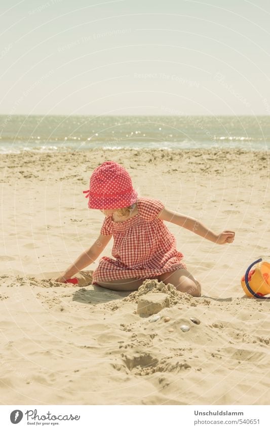 Gentle breeze Lifestyle Joy Happy Playing Vacation & Travel Tourism Summer Summer vacation Beach Ocean Girl Infancy 1 Human being 3 - 8 years Child