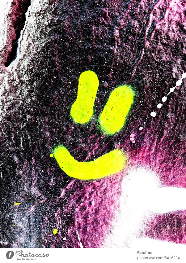 Smile, smile, smile! :-) Smiley Smiley face Smiling Emotions Funny Laughter Happiness Moody Sign Positive Graffiti Colour photo Joy Exterior shot Pink strokes