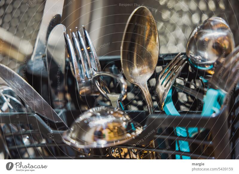 https://www.photocase.com/photos/5439159-cutlery-in-the-dishwasher-spoon-fork-basket-scour-photocase-stock-photo-large.jpeg