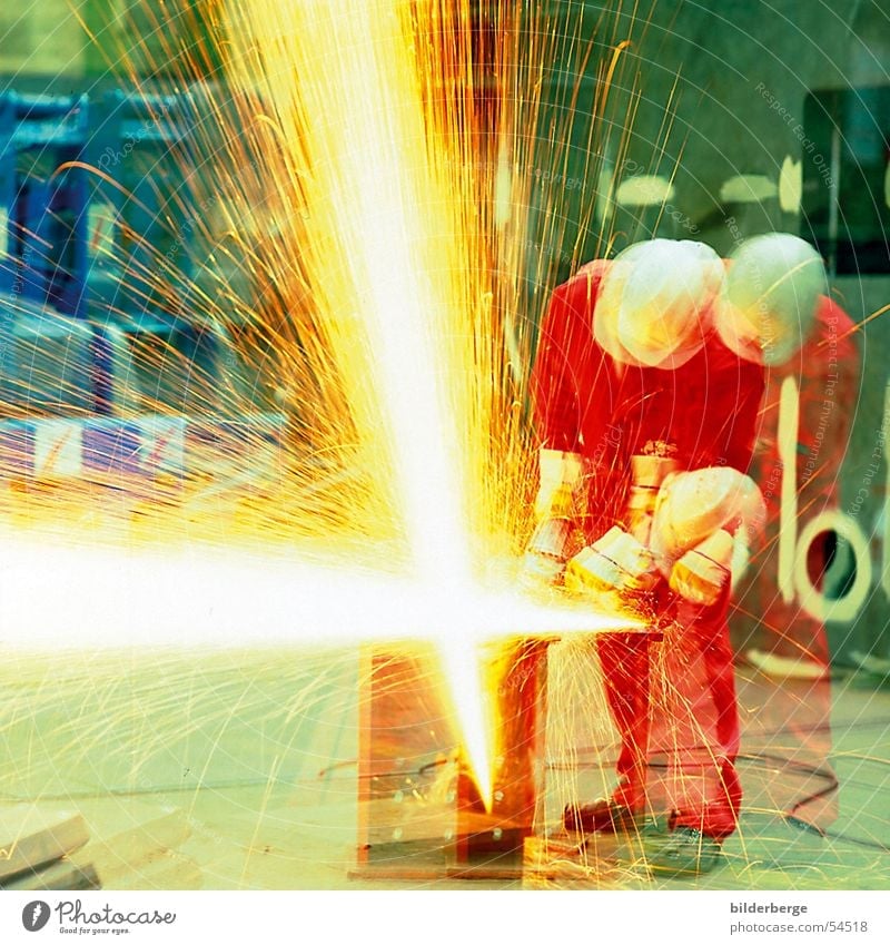 flex fire Steel processing Grinding (constr.) Angle grinder Red Helmet Work and employment Long exposure Yellow Welding Professional life Industry Scrap metal