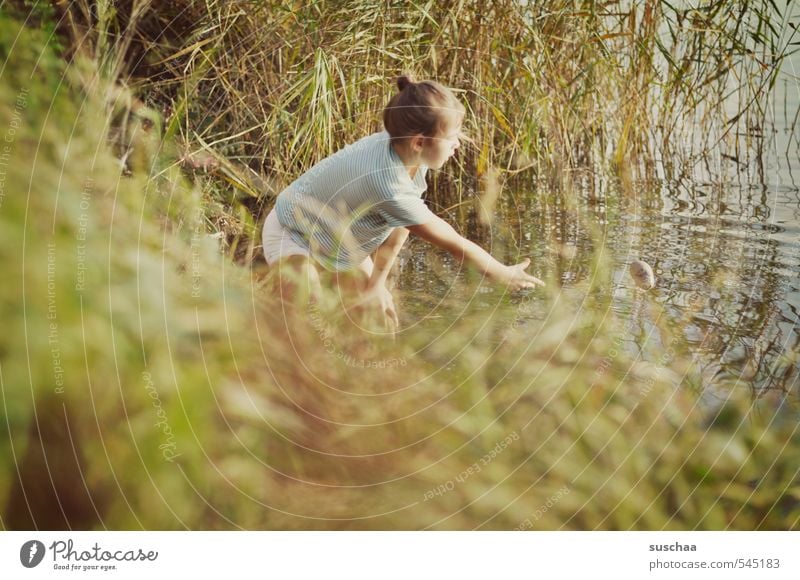 stone thrower Feminine Child Girl Infancy Life Body Skin Head Hair and hairstyles Face Arm Hand 1 Human being 8 - 13 years Environment Nature Summer Autumn